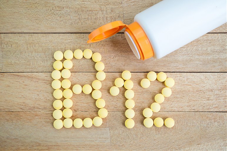 Kiedy i jak suplementować witaminę B12?