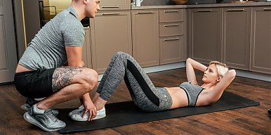 Wykorzystaj kwarantannę - skuteczny trening brzucha w domu