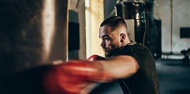 Jak trenować na worku bokserskim?